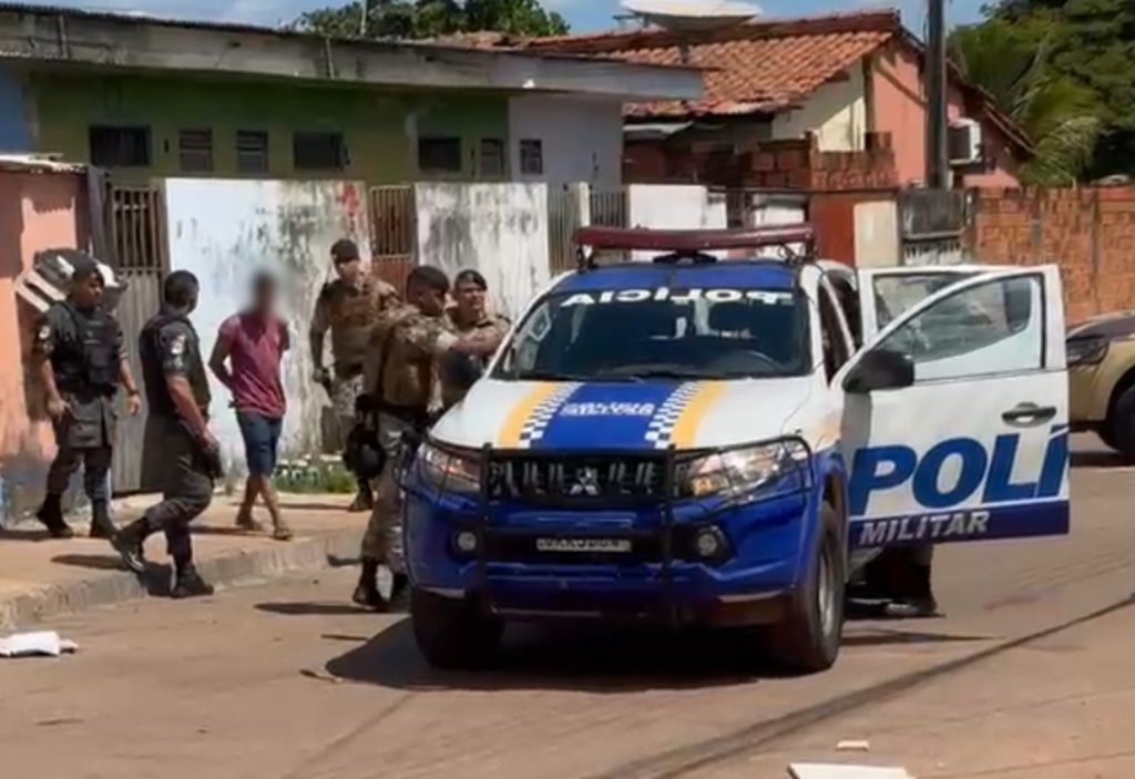 Homem é preso por violência doméstica após cerco em casa e duas horas de negociação, diz PM