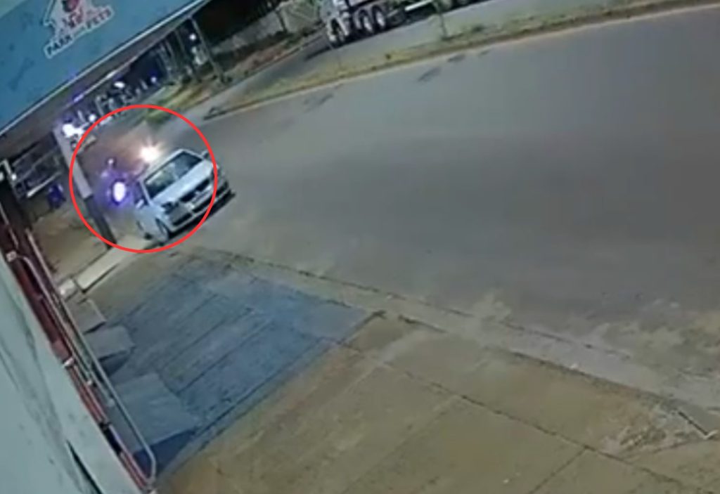Motorista atropela homem e criança e foge sem prestar socorro no TO; VÍDEO